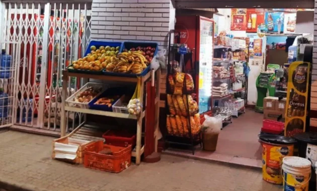 Las personas piden fiado en los almacenes de barrios porque no llegan a fin de mes.Foto: Archivo UH.