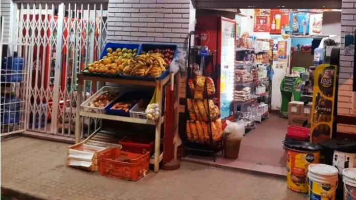 Las personas piden fiado en los almacenes de barrios porque no llegan a fin de mes.Foto: Archivo UH.