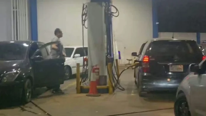El concejal colorado Ernesto Guerín anunció que investigará el origen del combustible utilizado por vehículos que participaron de la caravana de apoyo al exintendente Miguel Prieto.Foto: Gentileza.