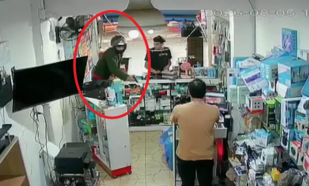 El asalto se realizó de forma violenta y fue captado por cámaras de seguridad.Foto: Captura Telefuturo.