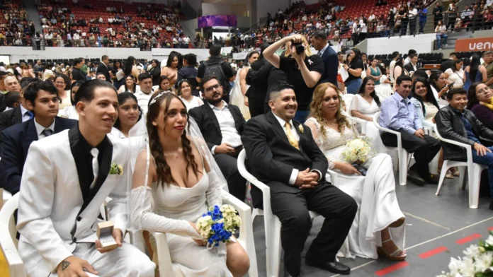 Más de 3.500 parejas se casaron con la campaña el año pasado. Más de 3.500 parejas se casaron con la campaña el año pasado.