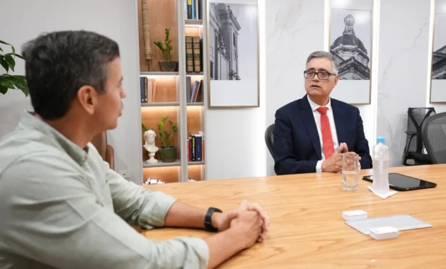 Cambio. El presidente Santiago Peña eligió a Miguel Báez para liderar la transformación de la ANDE.Archivo.