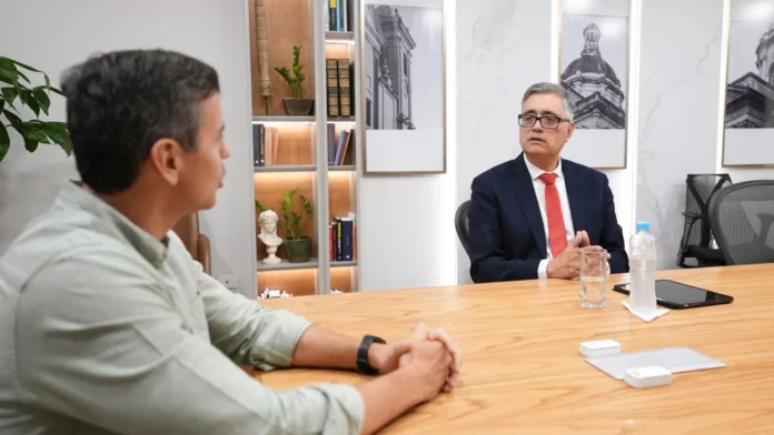Cambio. El presidente Santiago Peña eligió a Miguel Báez para liderar la transformación de la ANDE.Archivo.