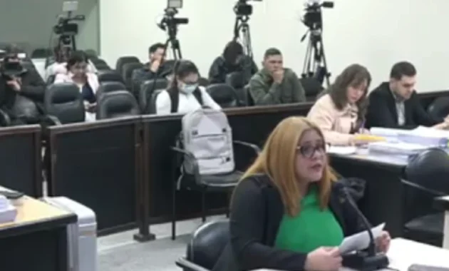 Testigo. Andrea Estigarribia, ex jefa interina del Registro de Títulos del MEC, durante el juicio oral de esta mañana.Foto: TV Justicia Paraguay