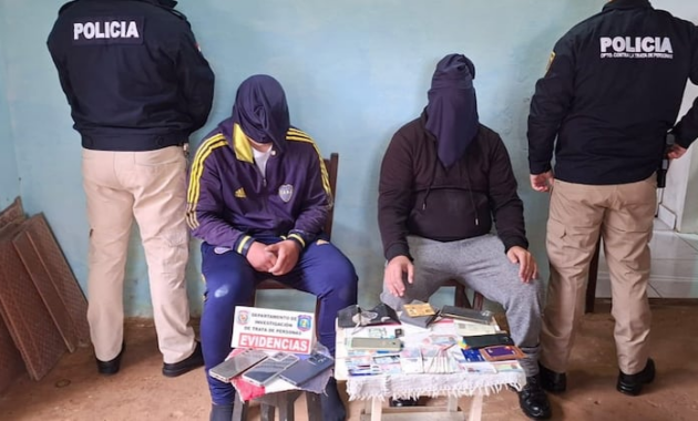 Dos sospechosos fueron detenidos durante el allanamiento. Foto: Policía Nacional.