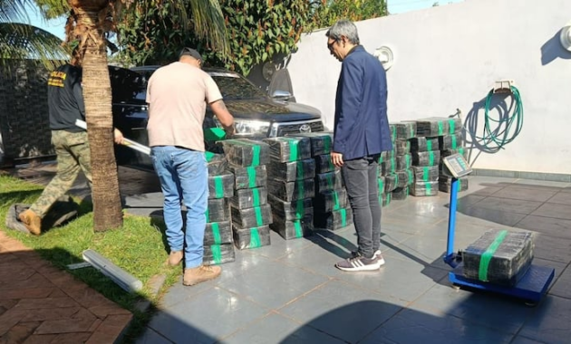 El conductor abandonó la carga de marihuana.