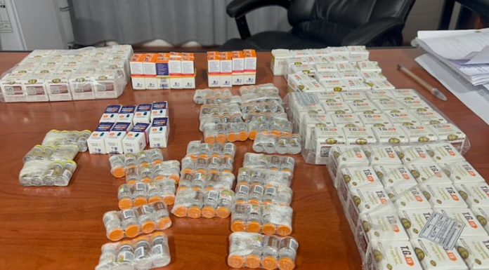 Lote de medicamentos falsificados incautado durante los allanamientos. Foto: Gustavo Galeano.