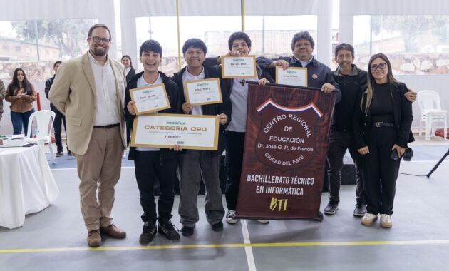 35 equipos de jóvenes participaron del concurso de robótica “Innovabot, robots para el emprendimiento”, donde presentaron soluciones tecnológicas aplicadas a necesidades reales. Pirabyte, de Ciudad del Este, obtuvo el primer lugar con su proyecto Ecopago.