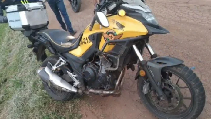 El agente estaba en su motocicleta cuando sufrió el accidente. Las circunstancias no están claras para sus familiares.Foto: NPY. El agente estaba en su motocicleta cuando sufrió el accidente. Las circunstancias no están claras para sus familiares.Foto: NPY.