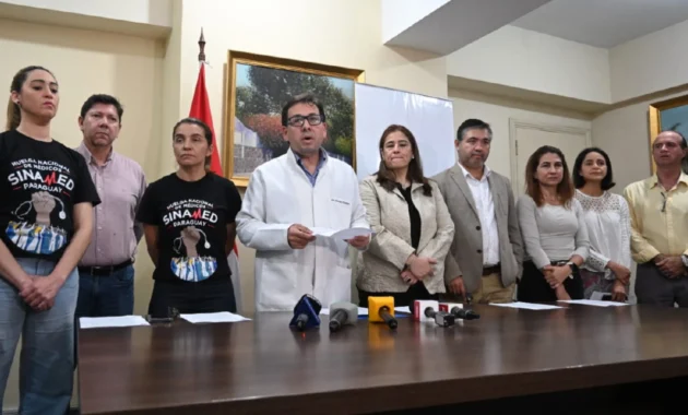 Inalterables. Las reuniones siguen y médicos se muestran unidos por la causa.Foto: Daniel Duarte. UH