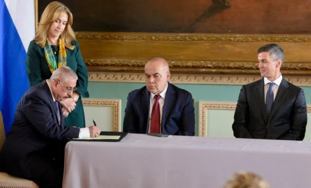 El doctor Isaías Fretes juró este viernes como nuevo ministro de Salud en el Palacio de Gobierno.Foto: Ministerio de Salud.