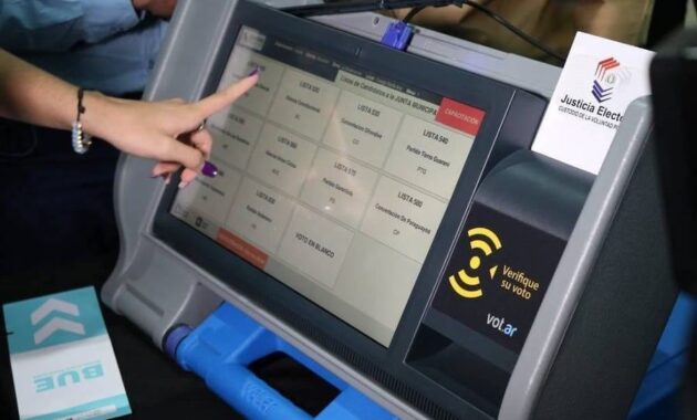 Las máquinas de votación electrónica serán utilizadas para las internas partidarias y generales de las municipales del 2026.FOTO: ARCHIVO